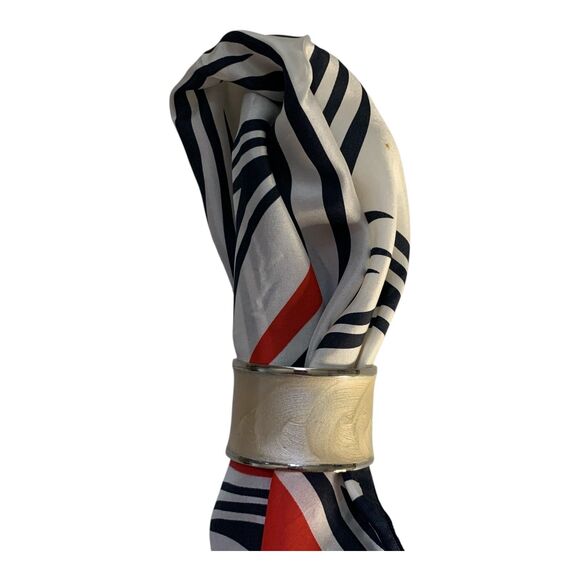 Set of 4 CRATE & BARREL Enamel NAPKIN RINGS 1.5" Silver with Gold Swirl Design - Picture 5 of 8